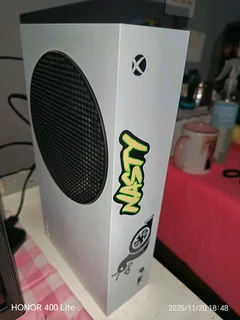 White Xbox Series S to Swap