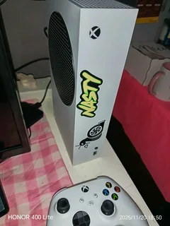 White Xbox Series S to Swap