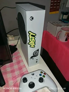 White Xbox Series S to Swap