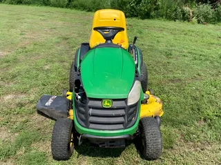 D140 John Deere ride on lawn mower