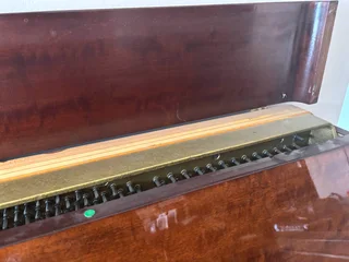 Rippen Upright Piano – Mahogany Finish