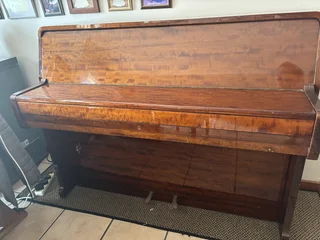 Rippen Upright Piano – Mahogany Finish