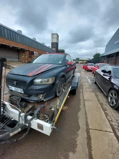 VOLVO C30 2009 MODEL CAR PARTS AVAILABLE CALL / APP 072 9566120