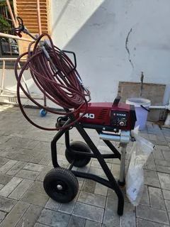 Paint spraying machine