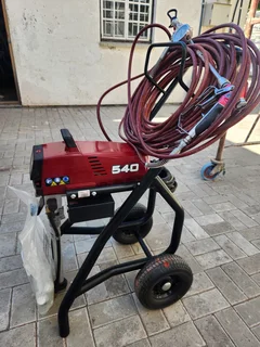 Paint spraying machine