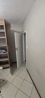 One bedroom room to rent in a two bedroom apartment. Manavoni stone rigde