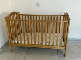 Convertible Baby/ Toddler Cot