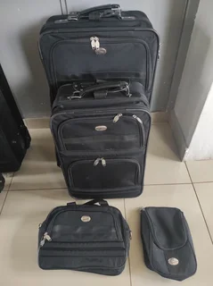 Travel suit cases set