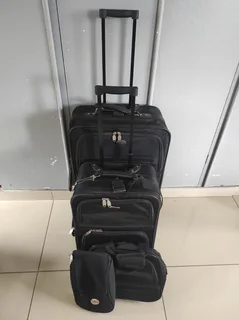 Travel suit cases set