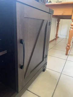 Rustic-style TV Cabinet