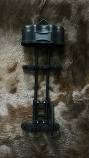 Compound bow sight, stabiliser, arrow quiver and dropaway rest