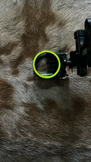Compound bow sight, stabiliser, arrow quiver and dropaway rest