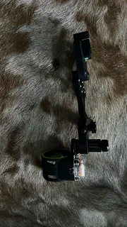 Compound bow sight, stabiliser, arrow quiver and dropaway rest
