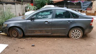 Volvo S40 2.4i (available for stripping)