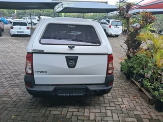 Nissan np 200