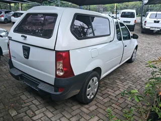 Nissan np 200