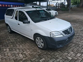 Nissan np 200