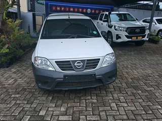 Nissan np 200