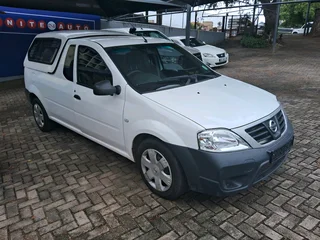 Nissan np 200