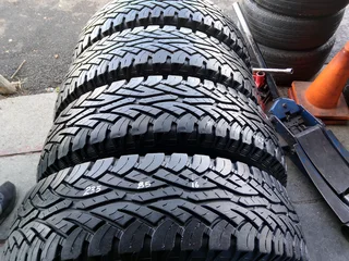 Tyres 235.85.R16 continental tyres set