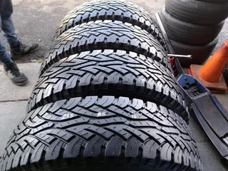 Tyres 235.85.R16 continental tyres set
