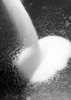 Sand Wax powder 4,000g (4kg) white and 5meters waxed braided wick.      R560-00.