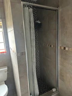 Apartment in Radiokop to share. No good credit rating needed.