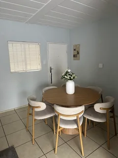 Apartment in Radiokop to share. No good credit rating needed.