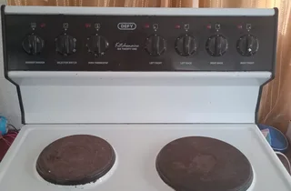 Second hand - 621 Defy 4 plate stove and oven