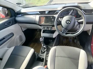 Renault Triber 1.0 7 Seater Manual