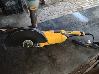 Ingco  Industrial 230mm 2400W angle grinder. New brushes. 3 available.