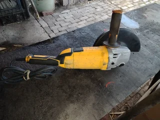 Ingco  Industrial 230mm 2400W angle grinder. New brushes. 3 available.