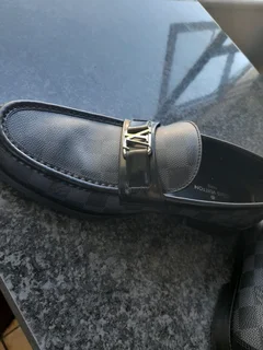 Louis vuitton Men’s Designer Loafers – Size 8 (Excellent Condition)