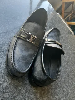 Louis vuitton Men’s Designer Loafers – Size 8 (Excellent Condition)