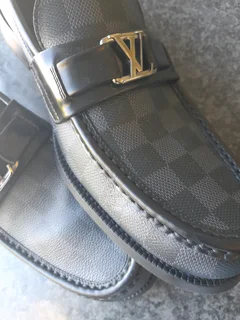 Louis vuitton Men’s Designer Loafers – Size 8 (Excellent Condition)