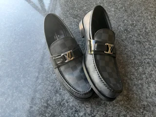Louis vuitton Men’s Designer Loafers – Size 8 (Excellent Condition)