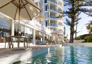CAPE TOWN HOLIDAY PENINSULA HOTEL VACAY  DECEMBER 12TH TO 19TH RENTAL 7 NIGHTS .  MINI SUITE