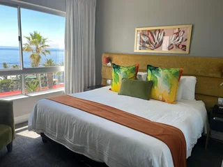 CAPE TOWN HOLIDAY PENINSULA HOTEL VACAY  DECEMBER 12TH TO 19TH RENTAL 7 NIGHTS .  MINI SUITE