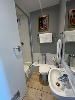 CAPE TOWN HOLIDAY PENINSULA HOTEL VACAY  DECEMBER 12TH TO 19TH RENTAL 7 NIGHTS .  MINI SUITE