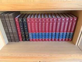Encyclopaedia Britannica 15th Edition Set. World Data &amp; 3-Vol Webster’s Dictionary – Near Mint