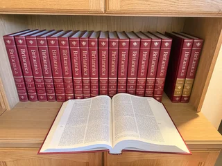 Encyclopaedia Britannica 15th Edition Set. World Data &amp; 3-Vol Webster’s Dictionary – Near Mint