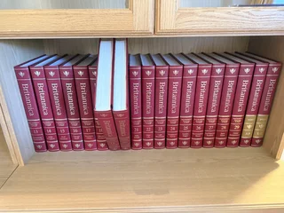 Encyclopaedia Britannica 15th Edition Set. World Data &amp; 3-Vol Webster’s Dictionary – Near Mint
