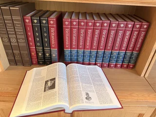 Encyclopaedia Britannica 15th Edition Set. World Data &amp; 3-Vol Webster’s Dictionary – Near Mint