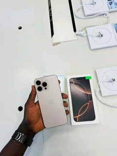 Iphone 16pro max R 9500