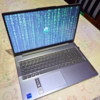 Lenovo IdeaPad Slim 3 | i7‑13620H | 16 GB RAM | 512 GB SSD | Windows 11 Home |