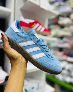 Sneakers - Ad posted by Thulie