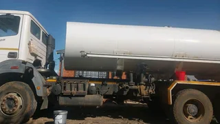 Water Bowzer Truck for Hire