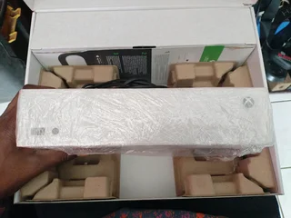 Xbox series s, plus original controller and packaging.