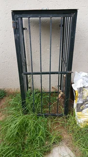 2 used 48 kg gas bottles and a 1 cage for a 48 kg. All still in an excellent condition.