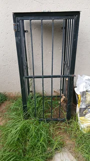 2 used 48 kg gas bottles and a 1 cage for a 48 kg. All still in an excellent condition.